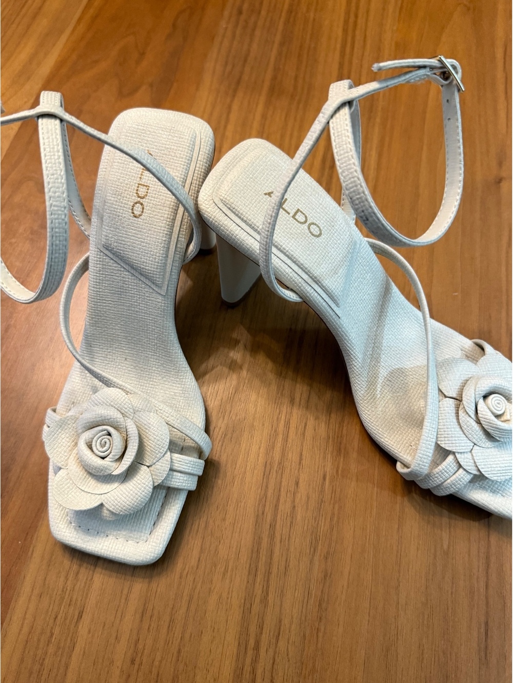 NWOT ALDO Off-White Texture Strappy Heels Flower